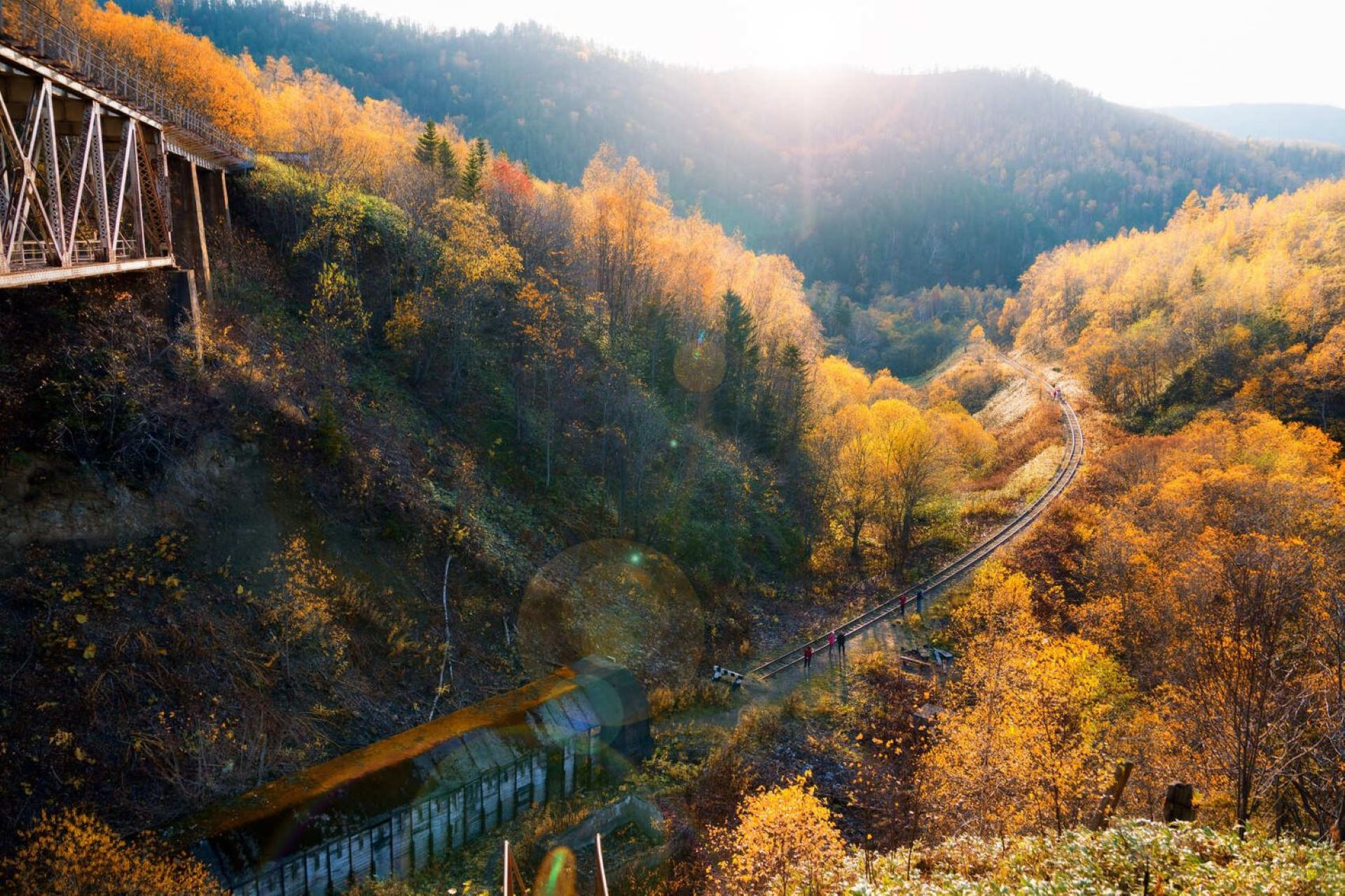 Куда съездить в России в начале осени: топ-7 направлений для отдыха в бархатный сезон